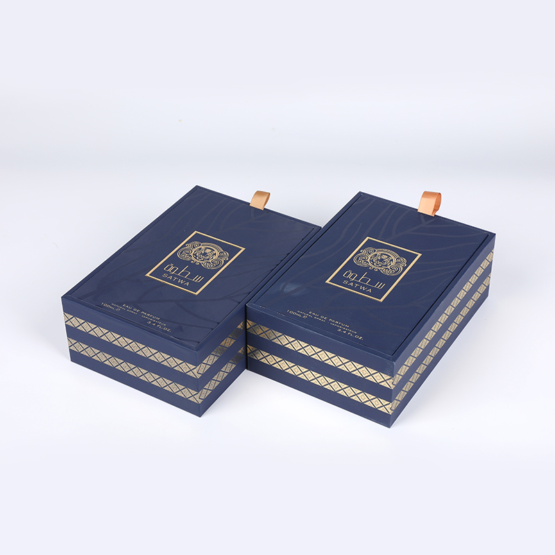 PERFUMUL INNER EVA personalizat și sărbătoarea opulentă cosmetică